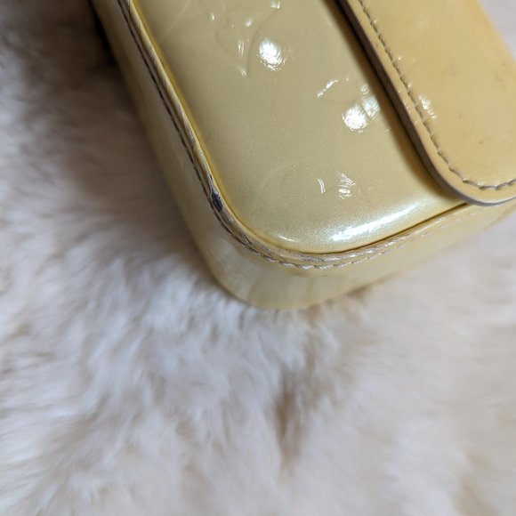 RARE LOUIS VUITTON Vernis Pochette Lagoon Glasses Case in Perle/Yellow - Picture 4 of 14